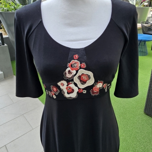 Nine West ✦ Silk Embroidered Floral Appliqué Dress ✦ Black ✦ Fitted Short Sleeve - Picture 5 of 17
